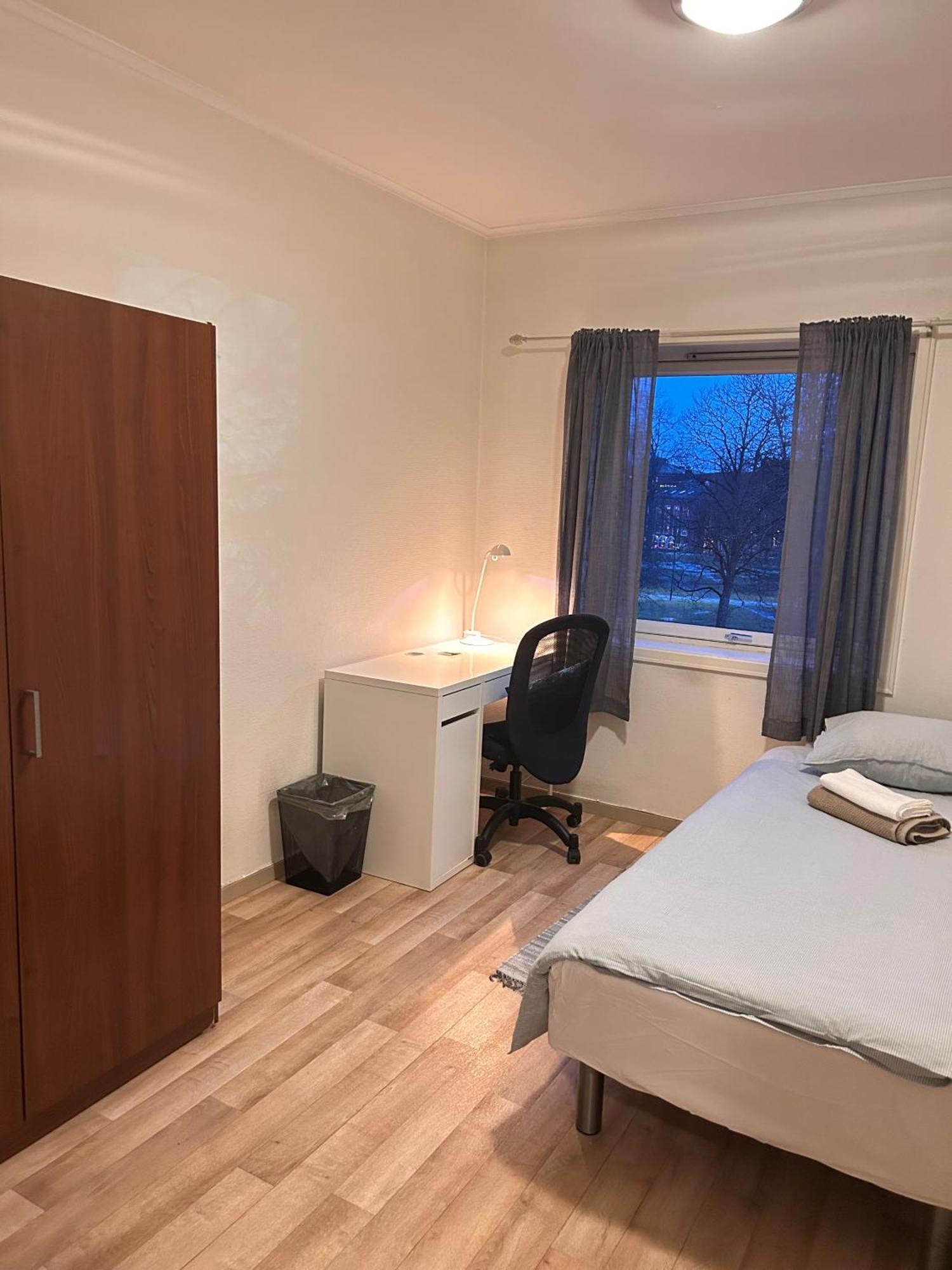Проживание в семье Single-bed In Located In *